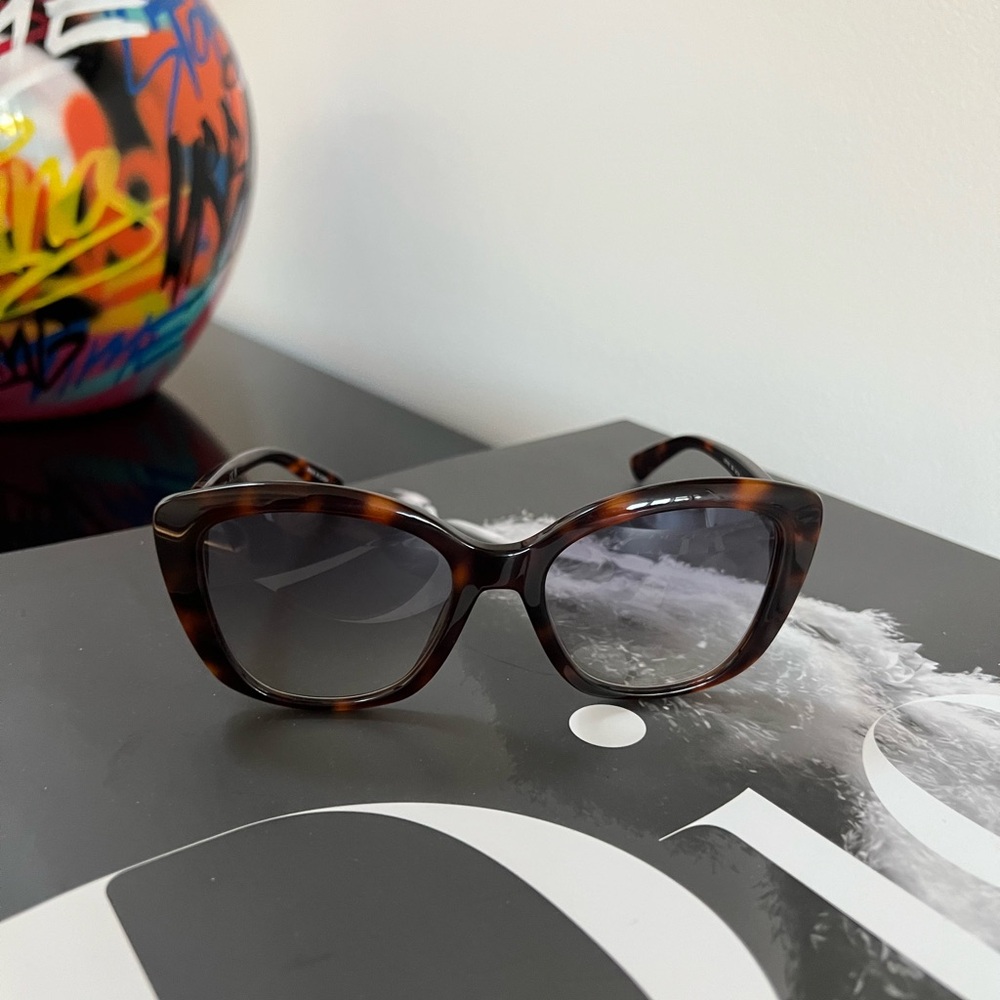 Longchamp Elegant Tortoise Shell Sunglasses - Picture 7 of 15